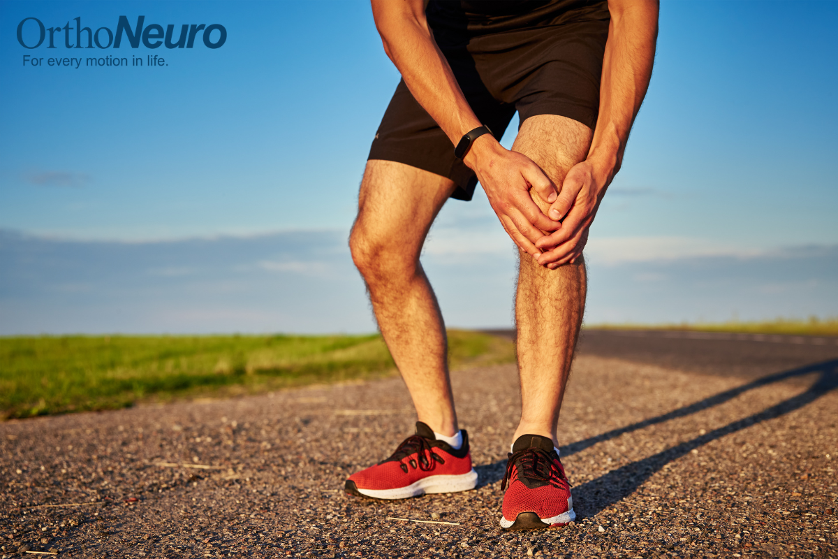 A runner with IT band syndrome feeling pain in his knee due to overtraining in Ohio.